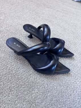 JW PEI Sara Mule in Black Size 40